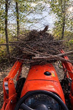Débroussaillage avec tracteur Kubota – Gaillards Mauricie
